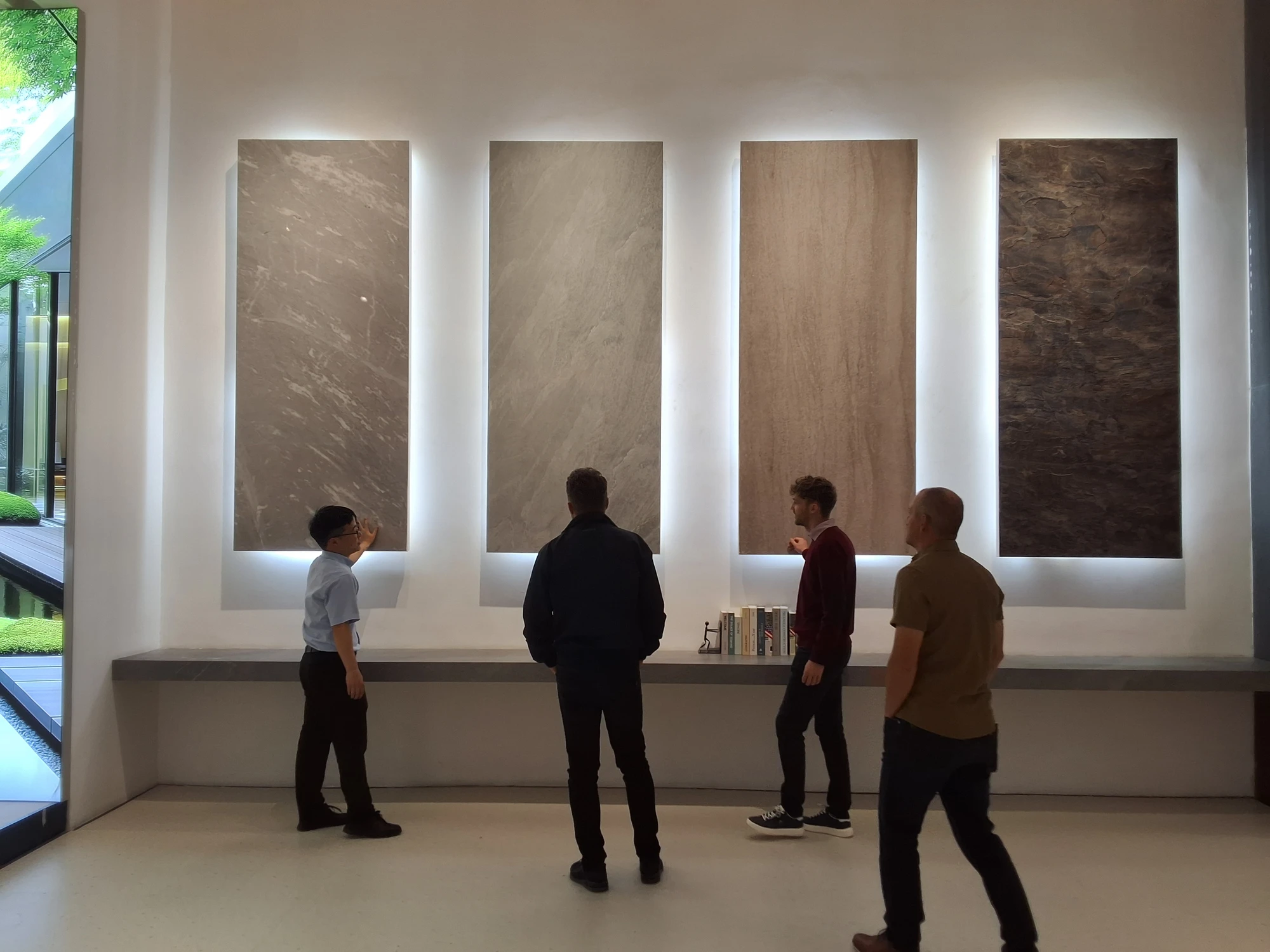 Minerálne kompozitné obklady v SHOWROOME výrobcu