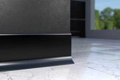 CEZAR-Al-lista-cierna-interier